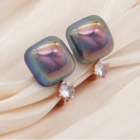 Pretty Earring - Picture 1 of 4